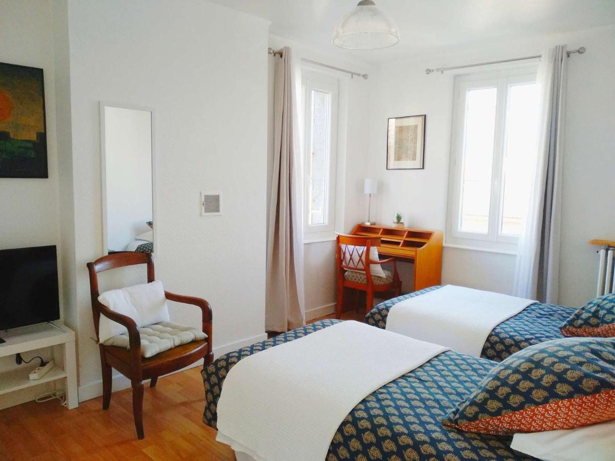 La Maison De Thuy - Gite En Auvergne Gimeaux Esterno foto