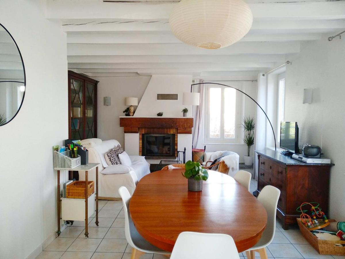 La Maison De Thuy - Gite En Auvergne Gimeaux Esterno foto