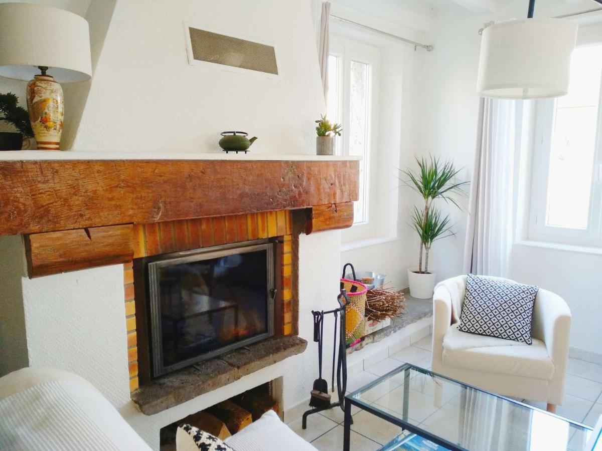 La Maison De Thuy - Gite En Auvergne Gimeaux Esterno foto