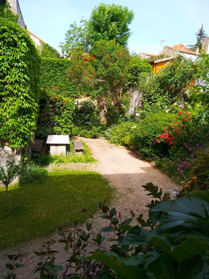 La Maison De Thuy - Gite En Auvergne Gimeaux Esterno foto